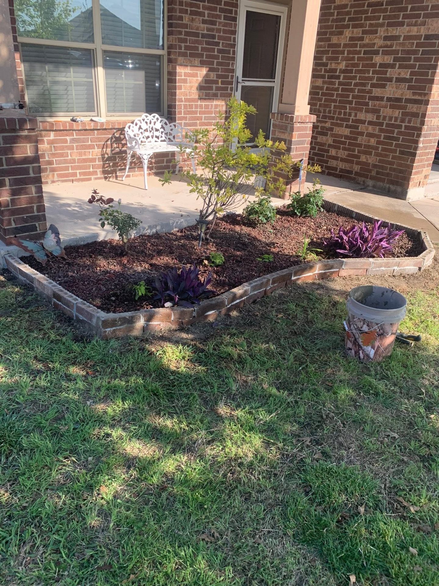 Fresh mulch & border